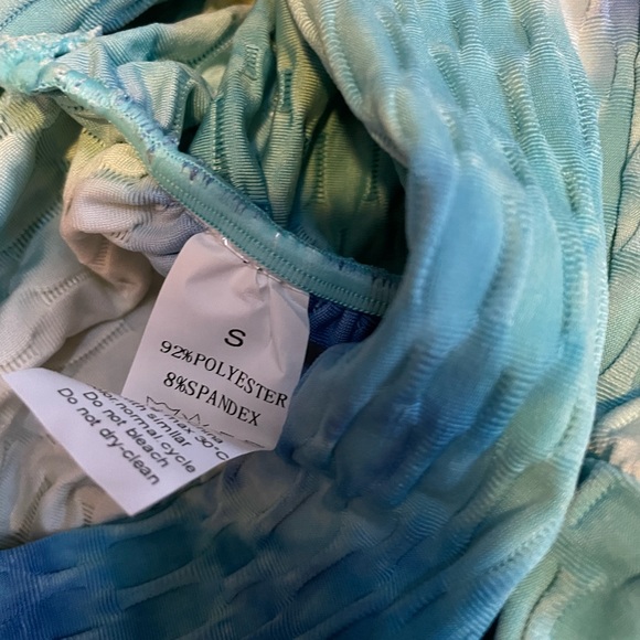 Blue tie dye butt scrunch leggings NEW - Picture 7 of 8